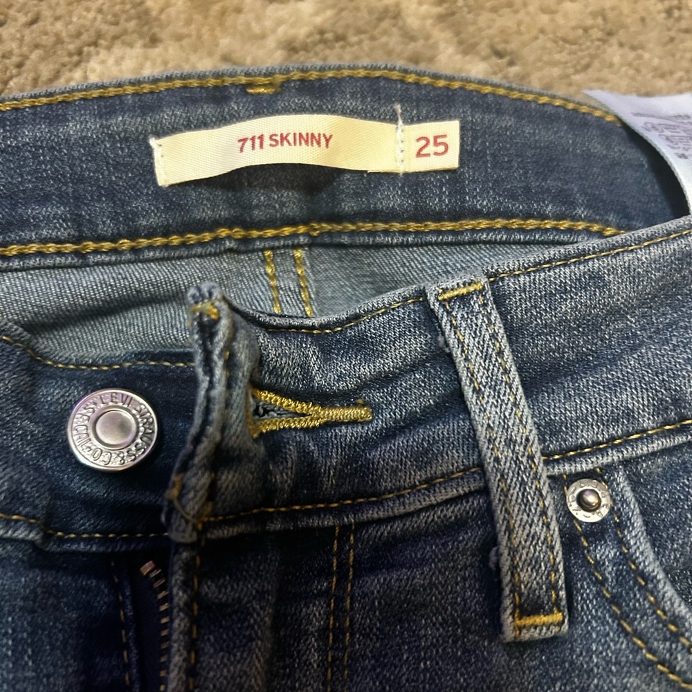 Levi 711 skinny jean